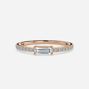 Bague de fiançailles et de mariage pour femme en or blanc 18 carats avec diamant de laboratoire taille émeraude à quatre griffes et bande de diamants émeraude de 0,5 ct - Product Image 1