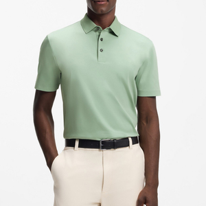 Polo para hombre de estilo relajado, diseñado para un movimiento cómodo con un aspecto elegante y un estilo diario equilibrado. - Product Image 1