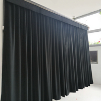 Rideau de scène moderne plissé en vente chaude, rail motorisé robuste pour théâtre, école, auditorium, techniques de tissage, 100% polyester