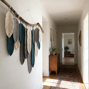 Décoration murale en macramé tressé à la main sur le thème tropical, art tissé de qualité hôtelière pour projets hôteliers - Product Image 3