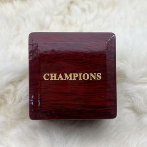 Scatola <span class=keywords><strong>per</strong></span> Anello del Campionato Sportivo, <span class=keywords><strong>Confezione</strong></span> <span class=keywords><strong>Regalo</strong></span> <span class=keywords><strong>in</strong></span> <span class=keywords><strong>Legno</strong></span> Massiccio <span class=keywords><strong>per</strong></span> Gioielli - Product Image 6