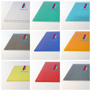 Plaque alvéolaire en <span class=keywords><strong>polycarbonate</strong></span> transparent <span class=keywords><strong>traité</strong></span> anti-<span class=keywords><strong>UV</strong></span> moderne avec garantie <span class=keywords><strong>de</strong></span> 10 ans, épaisseur durable <span class=keywords><strong>de</strong></span> 4 à 40 mm pour applications professionnelles - Product Image 6