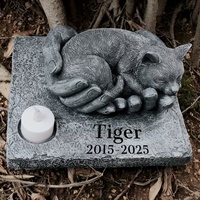 Statue commémorative de chat en résine - Nom/date gravable, design tenant la main avec support de bougie, accent oral, idéal pour marquer un jardin