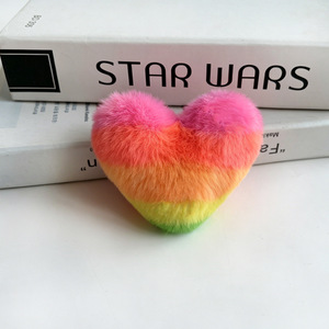 Herzförmiger Flauschiger Pompon DIY Handtaschen-Accessoire Nähmaterial Farbig Gestreifter Kunstfell-Herzanhänger - Product Image 2