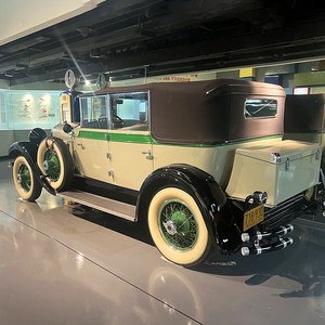 Aménagement du magasin Voiture vintage à collectionner Musée Simulation de qualité Voiture électrique Fabriquée à l'usine Modèle ancien de voiture - Product Image 2