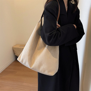 High Quality French <strong>Velvet</strong> Handbag Lazy-chic Tote <strong>Bag</strong> Spacious Women's Fleece <strong>Bag</strong> Factory Wholesale Minimalist Crossbody <strong>Bag</strong> - Product Image 4