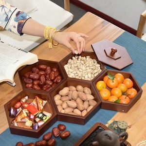 Caja cuadrada de madera maciza para frutas y dulces con tapa y múltiples compartimentos para frutas secas y aperitivos - Product Image 3