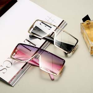 Nouvelles lunettes de soleil pour femmes avec logo personnalisé, luxe, couleurs dégradées uniques, monture large, lunettes de soleil carrées surdimensionnées pour femmes - Product Image 6