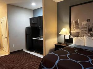 Nuovi Set di Mobili Personalizzabili per Camere d'Albergo Super 8 by Wyndham, Suite Economica con Pannelli in Legno Moderni - Product Image 5
