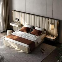 Lit double capitonné moderne italien en cuir de luxe sur mesure, cadre en bois, pour chambre principale de villa, ensemble de mobilier de maison