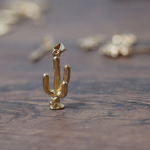 Vente en gros de petits bijoux à breloques en acier inoxydable plaqué or <span class=keywords><strong>Kweichow</strong></span> Moutai Pig Cactus Flèche Ange Collier à pendentif personnalisé solide - Product Image 4