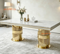 Nouvelle table à manger rectangulaire de style luxueux en acier inoxydable doré brillant et marbre pour restaurant et banquet