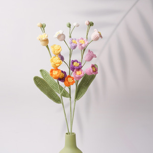 Bouquet de lys de la vallée tricoté à la main, artisanat en fil, décoration intérieure, décoration pour la Saint-Valentin - Product Image 2