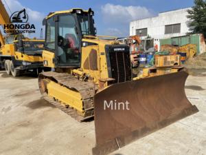 Bulldozer D5K XL d'occasion, boîte de vitesse de pompe à moteur Cummins similaire au modèle D8R avec composant moteur central - Product Image 3