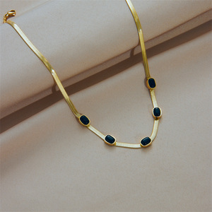 European American Retro Minimalist Gold Snake Chain Necklace With Black Oval Stones Geometric Design Party Jewelry Pendant - Product Image 2