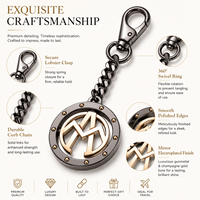 Pendentif monogramme en métal bicolore haut de gamme avec logo personnalisé et chaîne gourmette, fermoir mousqueton, porte-clés de sac