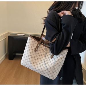 Hot Sale Geometric Pattern <b>Tote</b> <b>Bag</b> Customized Logo <b>Waterproof</b> Large Capacity PU Handbag - Product Image 2