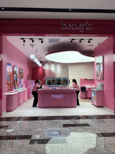 Meubles sur mesure pour boutique de soins de la peau, design d'intérieur de boutique de parfums en bois, vitrine de présentation de cosmétiques pour magasin de maquillage, armoire de présentation - Product Image 1