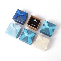 Boîte à bijoux carrée avec couvercle nœud papillon, motif uni, pour bagues et boucles d'oreilles, boîte de rangement pour alliances, coffret cadeau, emballage personnalisé pour bijoux