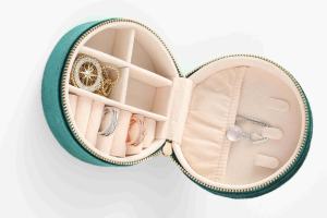 Caja de Joyería Redonda de Terciopelo con Logotipo Personalizado – Elegante Estuche de Viaje para Guardar Joyas, Ideal para Collares y Joyería Fina - Product Image 6