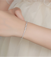 Bracelet tennis en moissanite dégradée à 3 griffes de 2 mm pour femme, en argent sterling S925, entièrement pavé, bijou de main minimaliste de luxe