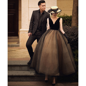 Retro Wedding Dress Black V-Neck A-Line Natural Waist Vintage Style For Studio Travel Photography - Product Image 4