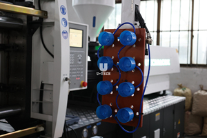 Tự động 8 khoang <span class=keywords><strong>Robot</strong></span> chai nhựa thực hiện 20L 5 gallon Thùng Nắp nắp máy ép phun nhà máy - Product Image 5