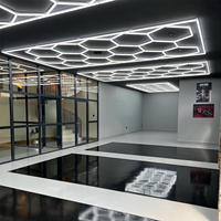 Lumière LED hexagonale hexagonale hexagonale en nid d'abeille RVB Feux de voiture Grille de feux de travail LED Garage Plafond Atelier