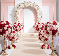 Boules de fleurs artificielles d'hortensias et de roses ; sphères florales pour centre de table ; décorations pour allée de mariage