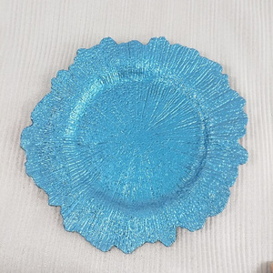 Nouvelles assiettes de présentation en plastique réutilisables de 13 pouces, de haute qualité, pour la décoration de table de mariage ou de fête. - Product Image 3
