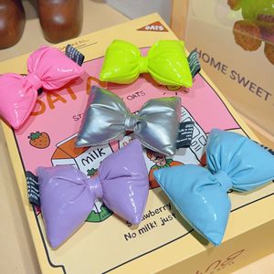 Modevolle glanzende leren strik schoenbedels, DIY zoete & stoere schoenversieringen, universele pasvorm - Product Image 2