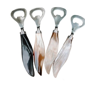 Corne d'animal de qualité supérieure avec ouvre-bouteille en métal pour la maison et l'hôtel - Product Image 1