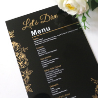 Tarjeta de Menú de Boda de Acrílico Negro Espejo Personalizada de Lujo con Texto Blanco y Diseño Floral Dorado, Tarjetas de Invitación de Boda