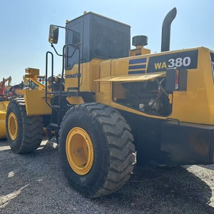 Cargadora de Ruedas Hidráulica Komatsu WA380 Usada con Cucharón Reforzado y Gran Tracción para Transporte de Materiales a Granel - Product Image 2