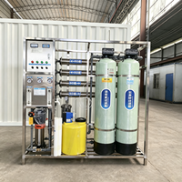 Ligne de production automatique d'eau potable en sachet plastique RO avec réservoir d'eau et machine de scellage pour l'emballage commercial de l'eau