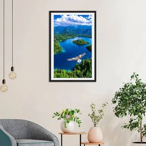 Peinture à l'huile de paysage de lac alpin avec un aigle en vol, art mural, impression numérique sur toile, design personnalisé pour la décoration moderne de la maison - Product Image 6