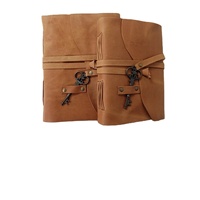 Journaux en cuir sur le thème vintage sur mesure avec clé antique en laiton faite en utilisant du papier fait main