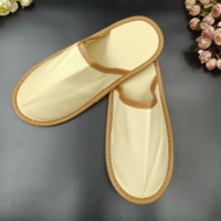 Chaussons d'hôtel jetables en cuir PU de luxe, antidérapants, à semelle épaisse, taille unique, avec logo personnalisé, pour commodités hôtelières