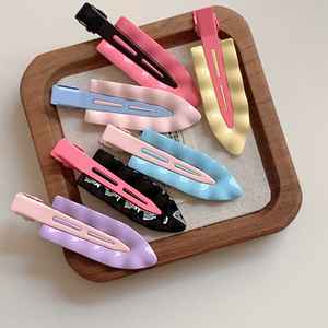 Pince à cheveux coréenne ondulée sans couture en alliage durable, couleur crème, pour femme, avec pince bec de canard en métal - Product Image 1