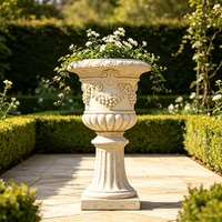 Urne de jardin classique romaine en résine, faite à la main et peinte à la main, avec piédestal, pot à fleurs sculpté antique, grand modèle de style européen pour jardin et cour.