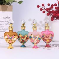 Flacon vide en verre pour huiles essentielles et parfums de voyage, en forme de cœur, avec texture givrée, motif papillon et fleur émaillés