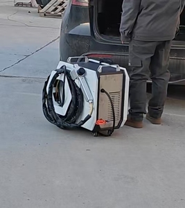 Máquina de Limpieza Portátil de 100W/200W con Mochila para Madera, Piedra, Aluminio, Acero Inoxidable, Vidrio, Plástico, Caucho, Acrílico y Otros Materiales - Product Image 2