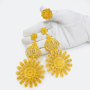 Pendientes de Flor Chapados en Oro de 24K para Mujer, Estilo Vintage, Conjunto de Joyería de Aleación para Fiesta, Pendientes y Anillo de Destaque - Product Image 1
