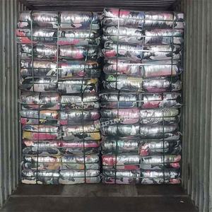 Trapos de camiseta de color grado A, 100% algodón suave, ampliamente reutilizados en limpieza general marina, bolsas de 5-100 kg - Product Image 1