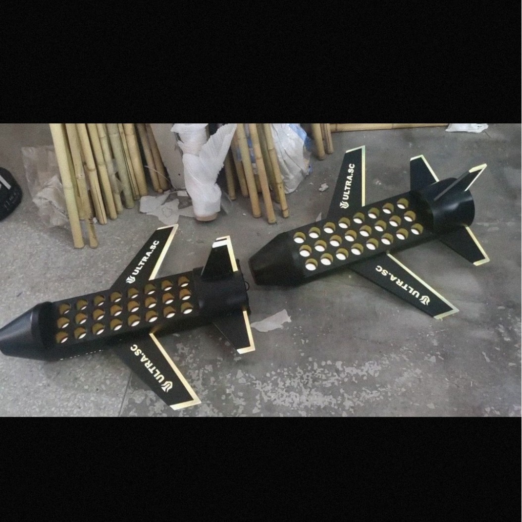 (Un colorido soporte para masturbador de 24 orificios)