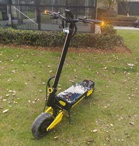 S54 2400W Dualtron <span class=keywords><strong>China</strong></span> 60-70KM Scooters eléctricos de largo alcance 11 pulgadas de gran tamaño de neumáticos Scooters eléctricos rápidos - Product Image 1