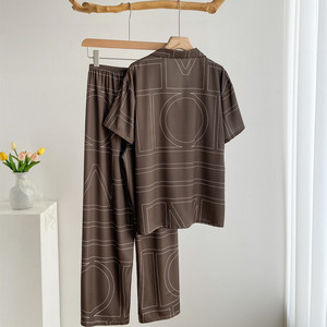 Nuovi pantaloni estivi in <span class=keywords><strong>pigiama</strong></span> da <span class=keywords><strong>donna</strong></span> in seta di ghiaccio a maniche corte <span class=keywords><strong>taglie</strong></span> <span class=keywords><strong>forti</strong></span> indumenti da notte stampati con senso avanzato Set di abbigliamento per la casa da <span class=keywords><strong>donna</strong></span> - Product Image 2