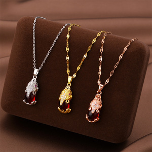 Un collar de acero de titanio para mujer de estilo retro está vendiendo mucho en Douyin <span class=keywords><strong>Live</strong></span>. No se Desvanece y Está Hecho de Oro Rosa, lo que lo Hace - Product Image 4