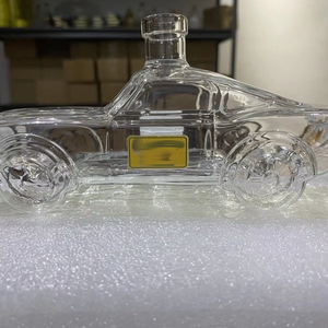 Carafe en verre transparent faite à la main en forme de voiture de sport pour le stockage du whisky et la décoration de bar à vin (vente en gros) - Product Image 5