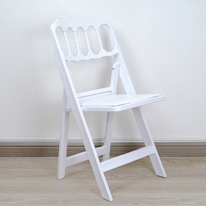 Chaise pliante blanche Napoléon pour événements de mariage avec assise à lattes, chaise de fête en résine PP imperméable et empilable - Product Image 1